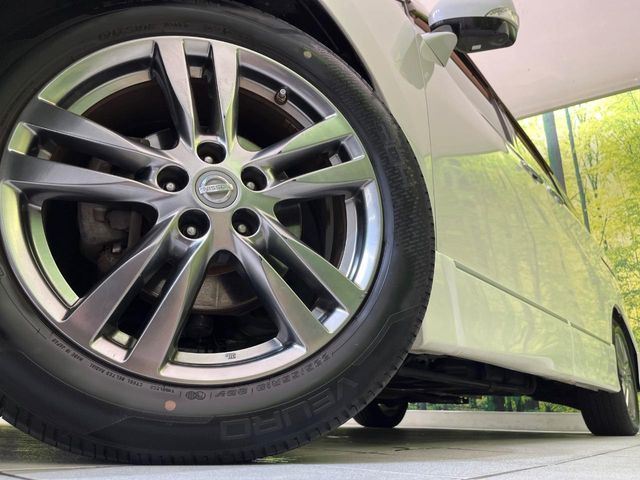 �y����18�C���`�A���~�z�C�[���z�O�ςɃ}�b�`���������A���~�z�C�[���𑕒����Ă���܂��B�e��ЊO�A���~�z�C�[����A�X�^�b�h���X�^�C�����戵�����Ă���܂��B���񂲑��k����������