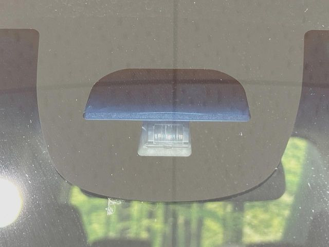 【シティブレーキアクティブシステム】低速走行中に前方の車両等を認識し、衝突しそうな時は警報とブレーキで衝突回避と被害軽減をアシスト。より安全にドライブをお楽しみいただけます。