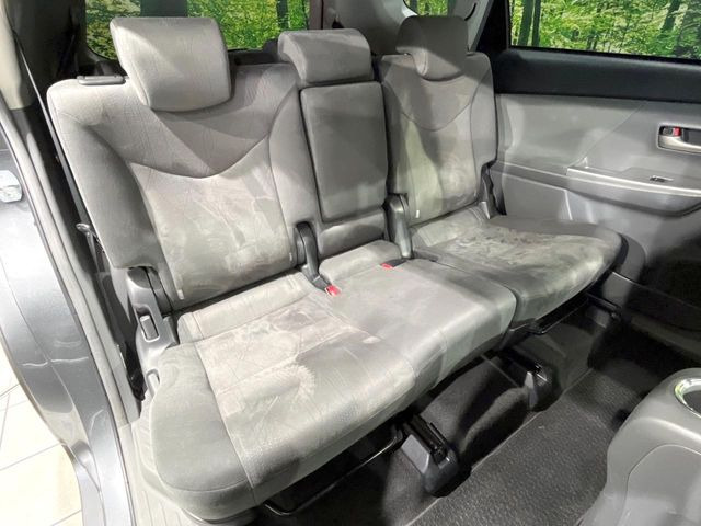 後部座席も気になるようなキズ・汚れやへたり等、大きなダメージはなく、良好な状態です。