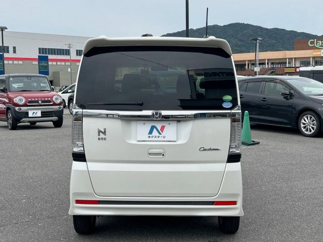 高透明度のガラス皮膜で撥水はもちろん、上質なツヤ・光沢を実現。紫外線や酸性雨から大切な愛車を保護し、色あせ・劣化を防止。「弾スプラッシュコート」、「弾プリミッサコート」からお選びいただけます。