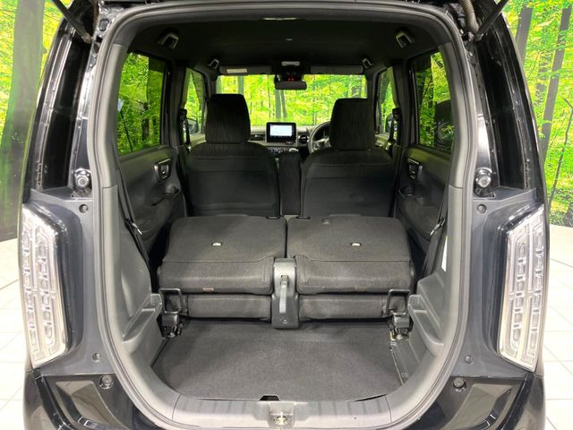 普段のお買い物や通勤、送迎等に十分な荷室スペースを確保しております。セカンドシートを倒すと、大きな荷物の積載も可能です♪