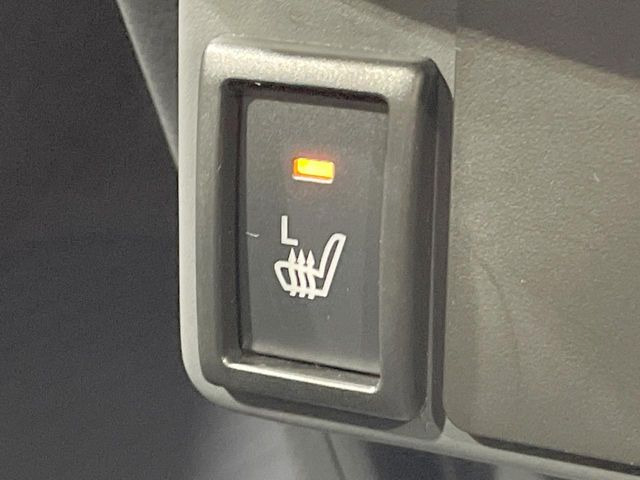 【シートヒーター】寒い日に重宝するシートヒーター!エアコンより早く温まってくれるので寒がりの人も安心ですね♪エアコンの温風は乾燥するから苦手、という方にもをおすすめです。