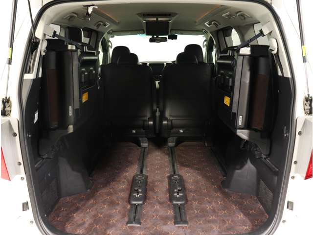 ミニバン最大級のスペース!ご家族、お友達とのキャンプやバーベキューほか、お仕事でも十分な容量が有ります!