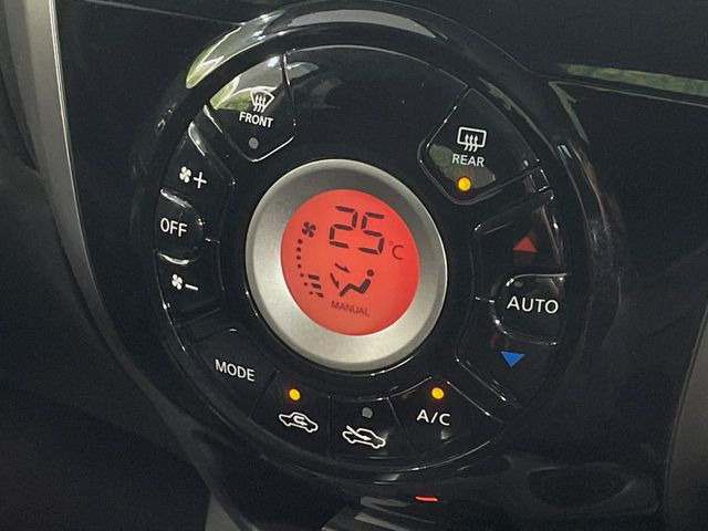 【オートエアコン】一度お好みの温度に設定すれば、車内の温度を検知し風量や温度を自動で調整。暑い…寒い…と何度もスイッチ操作をする必要はありません。快適な車内空間には必須の機能ですね♪