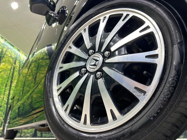 【純正15インチアルミホイール】外観にマッチした純正アルミホイールを装着しております。各種社外アルミホイールや、スタッドレスタイヤも取扱いしております。是非ご相談ください♪