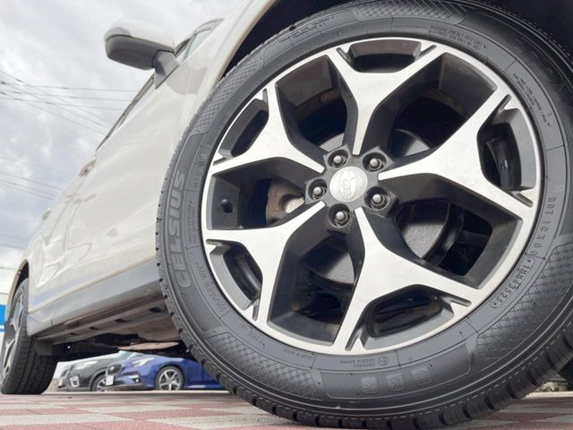 �y����18�C���`�A���~�z�C�[���z�O�ςɃ}�b�`���������A���~�z�C�[���𑕒����Ă���܂��B�e��ЊO�A���~�z�C�[����A�X�^�b�h���X�^�C�����戵�����Ă���܂��B���񂲑��k����������