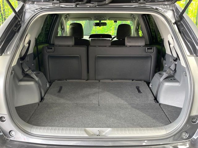 後席を格納すると、これだけの広さが!シーンに合わせたシートアレンジで、大きな荷物も積むことが出来ます♪