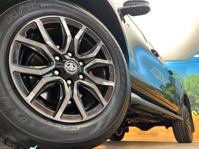 �y����18�C���`�A���~�z�C�[���z�O�ςɃ}�b�`���������A���~�z�C�[���𑕒����Ă���܂��B�e��ЊO�A���~�z�C�[����A�X�^�b�h���X�^�C�����戵�����Ă���܂��B���񂲑��k����������