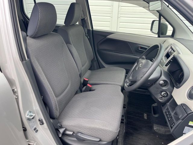 運転席シート廻りは使用感も少なく、良好な状態となっています。丁寧に使われていたことがよくわかりますね。