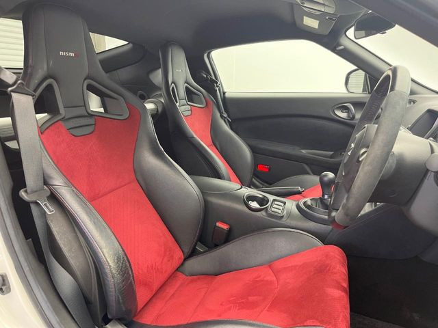 �yNISMO�X�|�[�c�V�[�g�z�z�[���h���ɗD��A�J�[�u���̑̂������}�����Ă���܂��B�܂��A�̂Ƀt�B�b�g���邩�獘��w�������ɂ����A�����O�h���C�u�⍂�����s�ł����K�ɂ��߂������������܂���