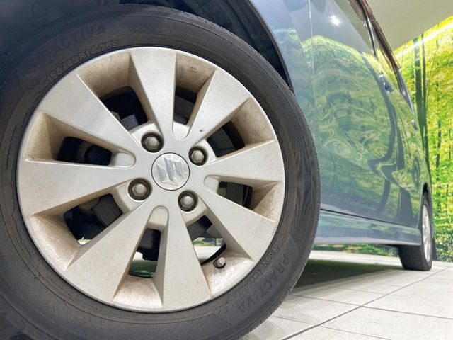 【純正アルミホイール】外観にマッチした純正アルミホイールを装着しております。各種社外アルミホイールや、スタッドレスタイヤも取扱いしております。是非ご相談ください♪