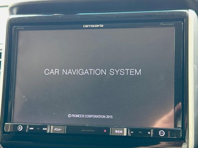【大画面ナビ】人気の大型8インチナビを装備。存在感のある大画面はインパクト大!ナビ利用時のマップ表示は見やすく、テレビやDVDは臨場感がアップ!いつものドライブがグッと楽しくなります♪