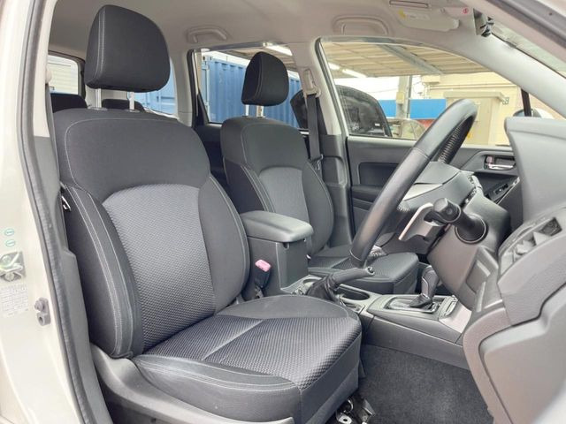 �y�n�[�t���U�[�V�[�g�z�������ƍ���S�n�𗼗������l�C�̃V�[�g���w�ʁE���ʂ̃t�@�u���b�N�f�ނ́A�ʋC���̗ǂ��⊊��ɂ����ɗD��Ă��܂��B�C���╞���ɍ��E���ꂸ���K�ɂ���肢�������܂��B