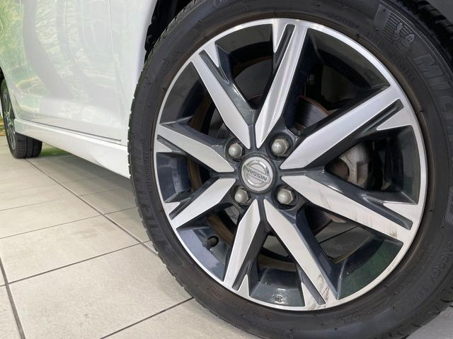 �y����15�C���`�A���~�z�C�[���z�O�ςɃ}�b�`���������A���~�z�C�[���𑕒����Ă���܂��B�e��ЊO�A���~�z�C�[����A�X�^�b�h���X�^�C�����戵�����Ă���܂��B���񂲑��k����������