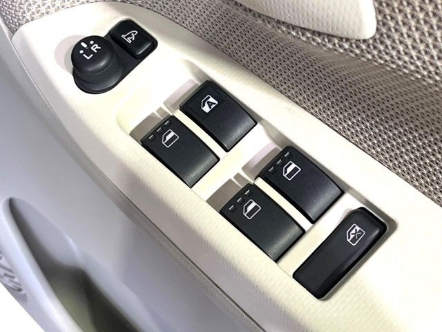 �y�d���i�[�~���[�z�T�C�h�~���[�͓d���i�[���ƂȂ��Ă���A�������ԏ�ł��L�Y�������X�N��}�����܂��B