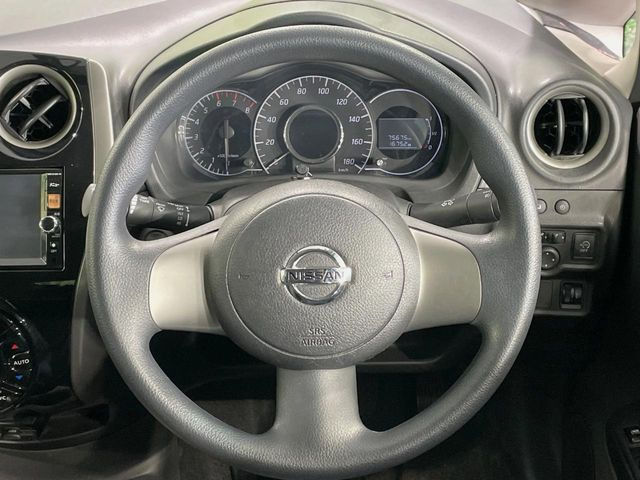 ステアリングも使用感が少なく、きれいな状態となっております♪