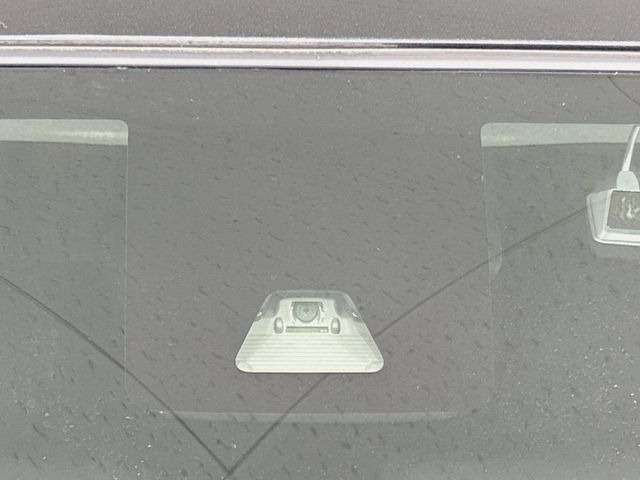 �y�X�}�[�g�A�V�X�g�z���s���ɑO���̎ԗ�����F�����A�Փ˂������Ȏ��͌x��ƃu���[�L�ŏՓˉ���Ɣ�Q�y�����A�V�X�g�B�����S�Ƀh���C�u�����y���݂��������܂��B