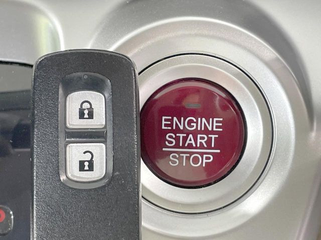 �yHonda�X�}�[�g�L�[�z�J�o����|�P�b�g�ɓ��ꂽ�܂܂ł��h�A�̎{���E�������\�ȃX�}�[�g�L�[�𑕔��B�G���W���̃I���E�I�t�����J�M�����o���K�v����������Ƃ��Ă��֗��ł���