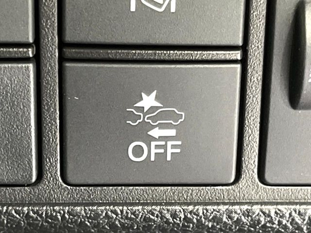 【ホンダセンシング】走行中に前方の車両等を認識し、衝突しそうな時は警報とブレーキで衝突回避と被害軽減をアシスト。より安全にドライブをお楽しみいただけます。