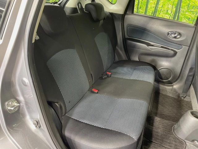 後部座席も気になるようなキズ・汚れやへたり等、大きなダメージはなく、良好な状態です。