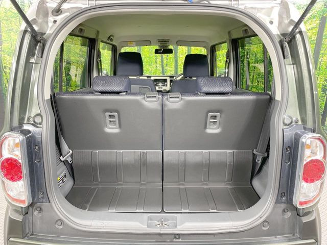 普段のお買い物や通勤、送迎等に十分な荷室スペースを確保しております。セカンドシートを倒すと、大きな荷物の積載も可能です♪