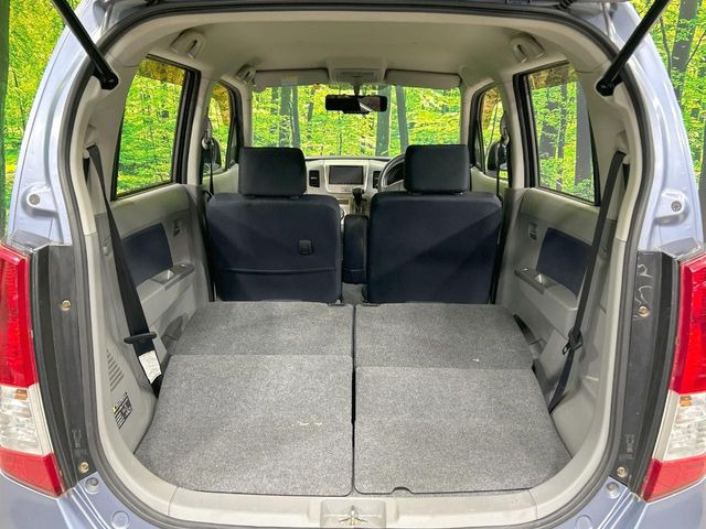 普段のお買い物や通勤、送迎等に十分な荷室スペースを確保しております。セカンドシートを倒すと、大きな荷物の積載も可能です♪