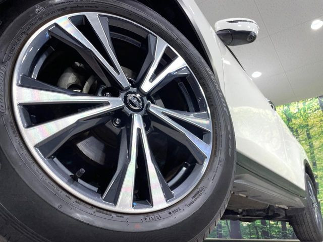 �y����18�C���`�A���~�z�C�[���z�O�ςɃ}�b�`���������A���~�z�C�[���𑕒����Ă���܂��B�e��ЊO�A���~�z�C�[����A�X�^�b�h���X�^�C�����戵�����Ă���܂��B���񂲑��k����������