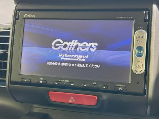 【純正ナビ】人気の純正ナビを装備しております。ナビの使いやすさはもちろん、オーディオ機能も充実!キャンプや旅行はもちろん、通勤や買い物など普段のドライブも楽しくなるはず♪