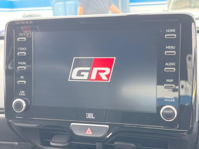 �y8�C���` �f�B�X�v���C�I�[�f�B�I�z���ʂ̃f�B�X�v���C��AppleCarPlay��AndroidAuto�����p�\�B�傫�ȉ�ʂŃX�}�z�i�r�A�v���������p���������܂���