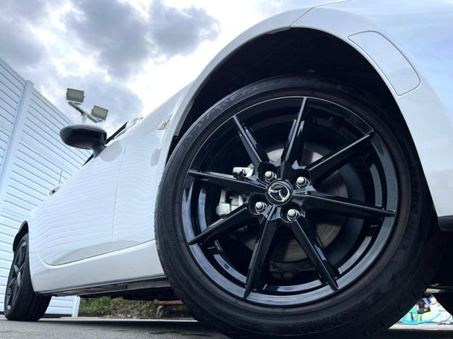 �y����16�C���`�A���~�z�C�[���z�O�ςɃ}�b�`���������A���~�z�C�[���𑕒����Ă���܂��B�e��ЊO�A���~�z�C�[����A�X�^�b�h���X�^�C�����戵�����Ă���܂��B���񂲑��k����������