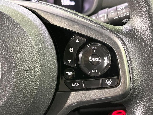 【アダプティブクルーズコントロール】高速道路での長距離走行が楽に!!自動で速度を保つクルーズコントロールが、衝突軽減システムと連携し、前方の車両を感知して車間を保つように速度調節してくれます!!