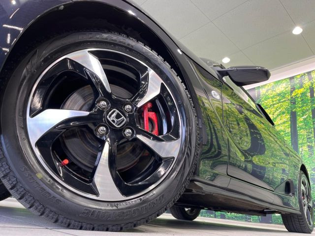 �y����15�C���`�A���~�z�C�[���z�O�ςɃ}�b�`���������A���~�z�C�[���𑕒����Ă���܂��B�e��ЊO�A���~�z�C�[����A�X�^�b�h���X�^�C�����戵�����Ă���܂��B���񂲑��k����������