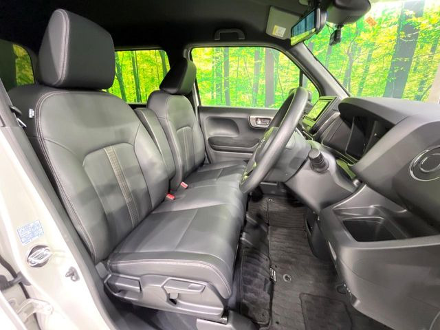 運転席シート廻りは使用感も少なく、良好な状態となっています。丁寧に使われていたことがよくわかりますね。