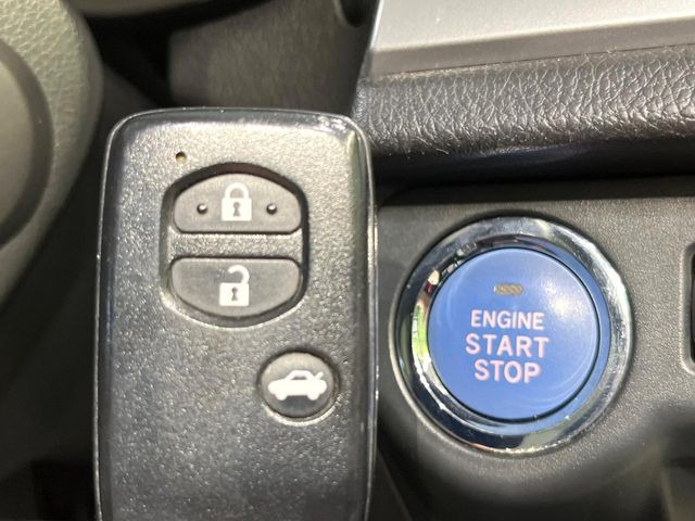 �y�A�N�Z�X�L�[&�v�b�V���X�^�[�g�z�J�o����|�P�b�g�ɓ��ꂽ�܂܂ł��h�A�̎{���E�������\�ȃX�}�[�g�L�[�𑕔��B�G���W���̃I���E�I�t�����J�M�����o���K�v�������A�{�^�����v�b�V�����邾����OK��