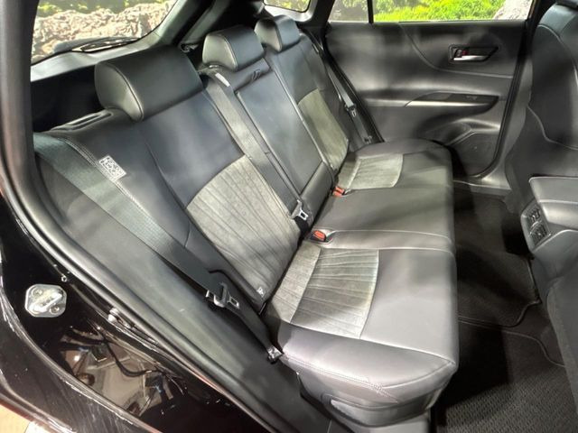 後部座席も気になるようなキズ・汚れやへたり等、大きなダメージはなく、良好な状態です。