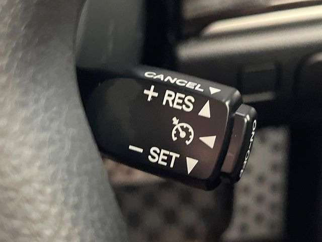 �y�N���[�Y�R���g���[���z�������H�����N���N���s�B�A�N�Z���𗣂��Ă���葬�x�ő��s���ł��A�������^�]���̕��S���y��!�����E�������ȒP�ȃX�C�b�`����Œ����ł��܂��B