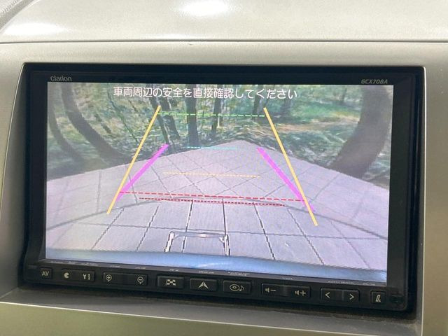 【バックカメラ】駐車時に後方がリアルタイム映像で確認できます。大型商業施設や立体駐車場での駐車時や、夜間のバック時に大活躍!運転スキルに関わらず、今や必須となった装備のひとつです!