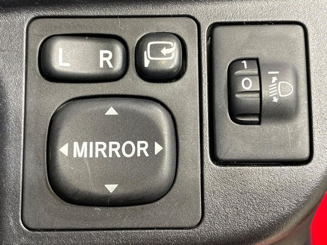 �y�d���i�[�~���[�z�T�C�h�~���[�͓d���i�[���ƂȂ��Ă���A�������ԏ�ł��L�Y�������X�N��}�����܂��B