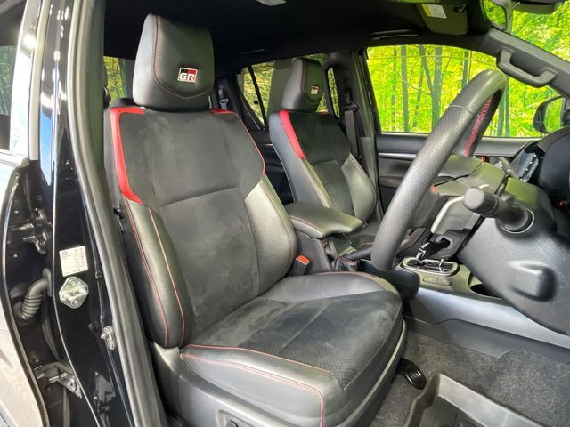 �y�n�[�t���U�[�V�[�g�z�������ƍ���S�n�𗼗������l�C�̃V�[�g���w�ʁE���ʂ̃t�@�u���b�N�f�ނ́A�ʋC���̗ǂ��⊊��ɂ����ɗD��Ă��܂��B�C���╞���ɍ��E���ꂸ���K�ɂ���肢�������܂��B