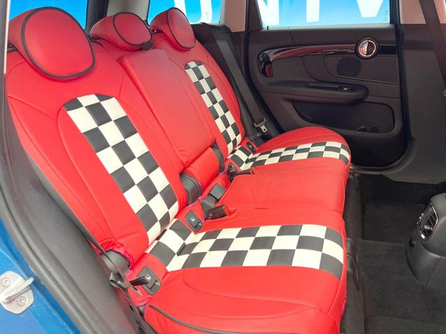 ●後部座席も気になるようなキズ・汚れやへたり等、大きなダメージはなく、良好な状態です。