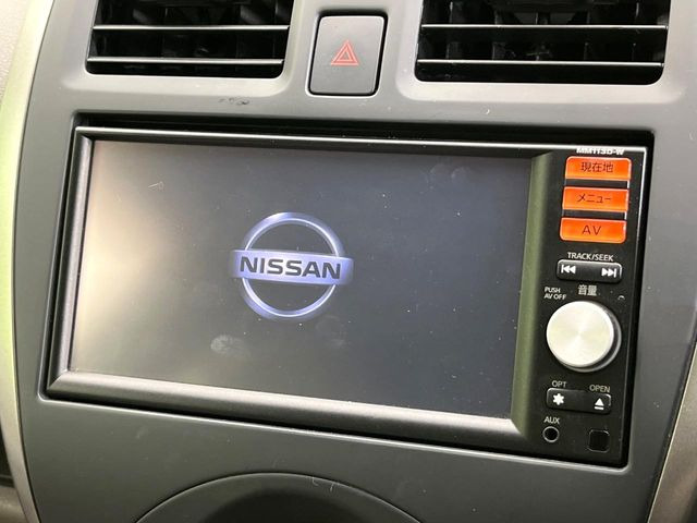 【純正ナビ】人気の純正ナビを装備しております。ナビの使いやすさはもちろん、オーディオ機能も充実!キャンプや旅行はもちろん、通勤や買い物など普段のドライブも楽しくなるはず♪