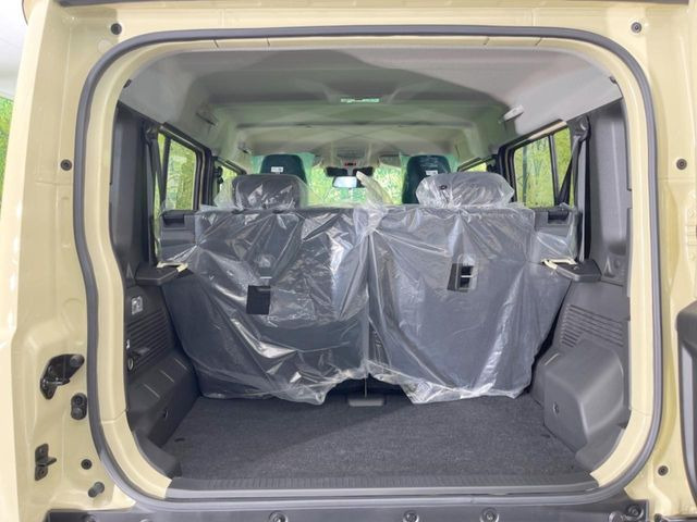 ���i�̂���������ʋ΁A���}���ɏ\���ȉ׎��X�y�[�X���m�ۂ��Ă���܂��B�Z�J���h�V�[�g��|���ƁA�傫�ȉו��̐ύڂ��\�ł���