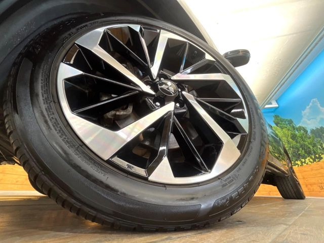 【純正20インチアルミホイール】外観にマッチした純正アルミホイールを装着しております。各種社外アルミホイールや、スタッドレスタイヤも取扱いしております。是非ご相談ください♪