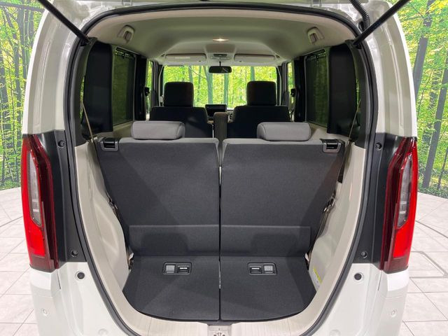 普段のお買い物や通勤、送迎等に十分な荷室スペースを確保しております。セカンドシートを倒すと、大きな荷物の積載も可能です♪
