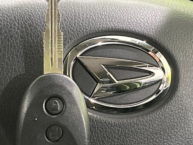 �y�L�[�t���[�V�X�e���z�J�o����|�P�b�g�ɓ��ꂽ�܂܂ł��h�A�̎{���E�������\�ȃX�}�[�g�L�[�𑕔��B�G���W���̃I���E�I�t�����J�M�����o���K�v����������Ƃ��Ă��֗��ł���