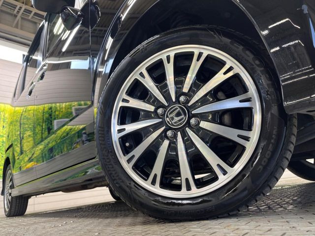 �y����15�C���`�A���~�z�C�[���z�O�ςɃ}�b�`���������A���~�z�C�[���𑕒����Ă���܂��B�e��ЊO�A���~�z�C�[����A�X�^�b�h���X�^�C�����戵�����Ă���܂��B���񂲑��k����������