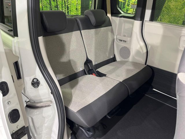 後部座席も気になるようなキズ・汚れやへたり等、大きなダメージはなく、良好な状態です。