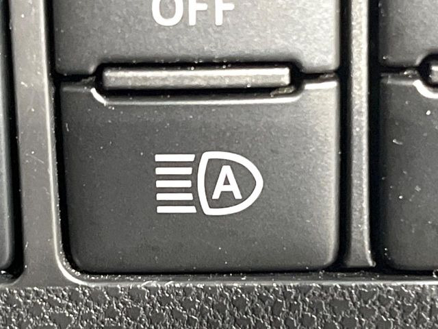 【オートハイビーム】夜間の安全走行に役立つ便利な機能!先行車や対向車を検知し、ハイビームとロービームを切り替えてくれます♪