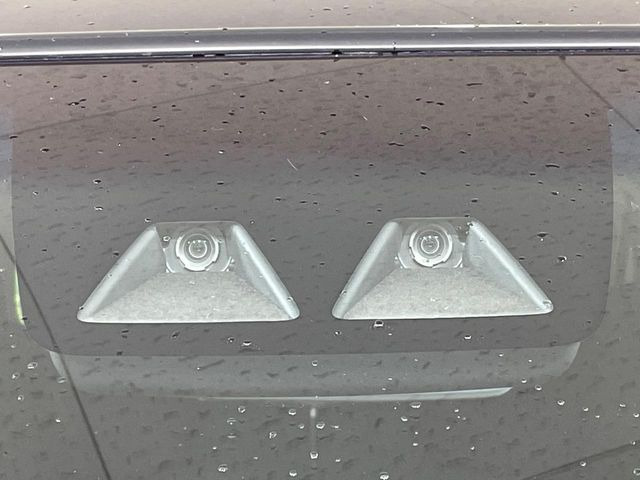 【スマートアシスト】走行中に前方の車両等を認識し、衝突しそうな時は警報とブレーキで衝突回避と被害軽減をアシスト。より安全にドライブをお楽しみいただけます。