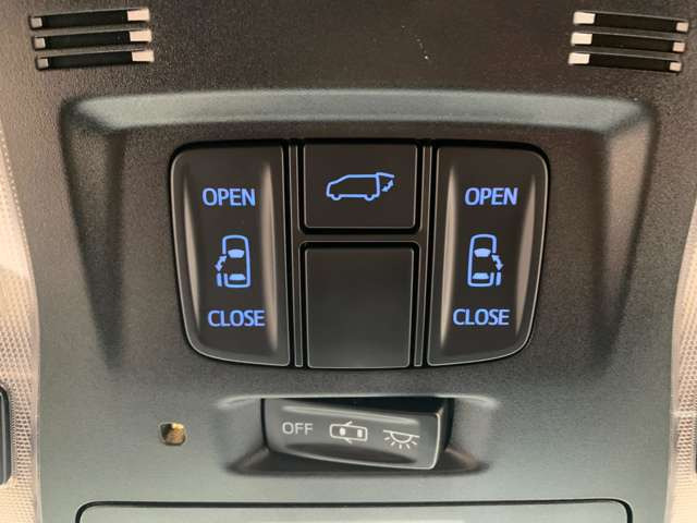 人気の両側電動スライドドア付き!女性の方や荷物で手が塞がっている状態でも両側スライドドアが自動開閉でラクチンです!!